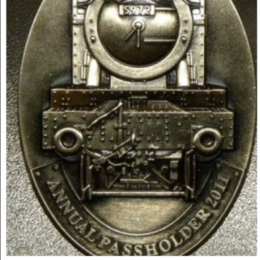 ISO: universal studios Harry Potter annual passholder 2011 pin